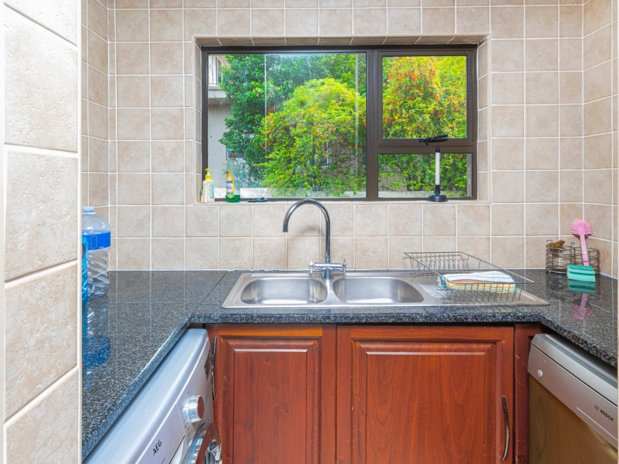 5 Bedroom Property for Sale in Caribbean Beach Club North West